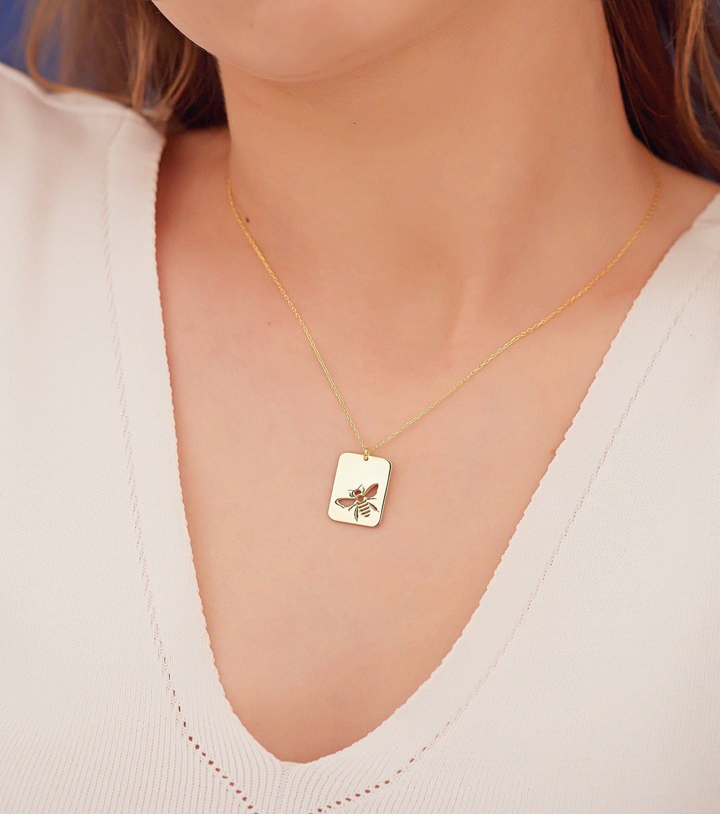 Bee Necklace - Christmas Gift - Bumblebee Necklace - Bumblebee Jewellery - Medallion Bee Necklace - Dainty Necklace - Gift for Her