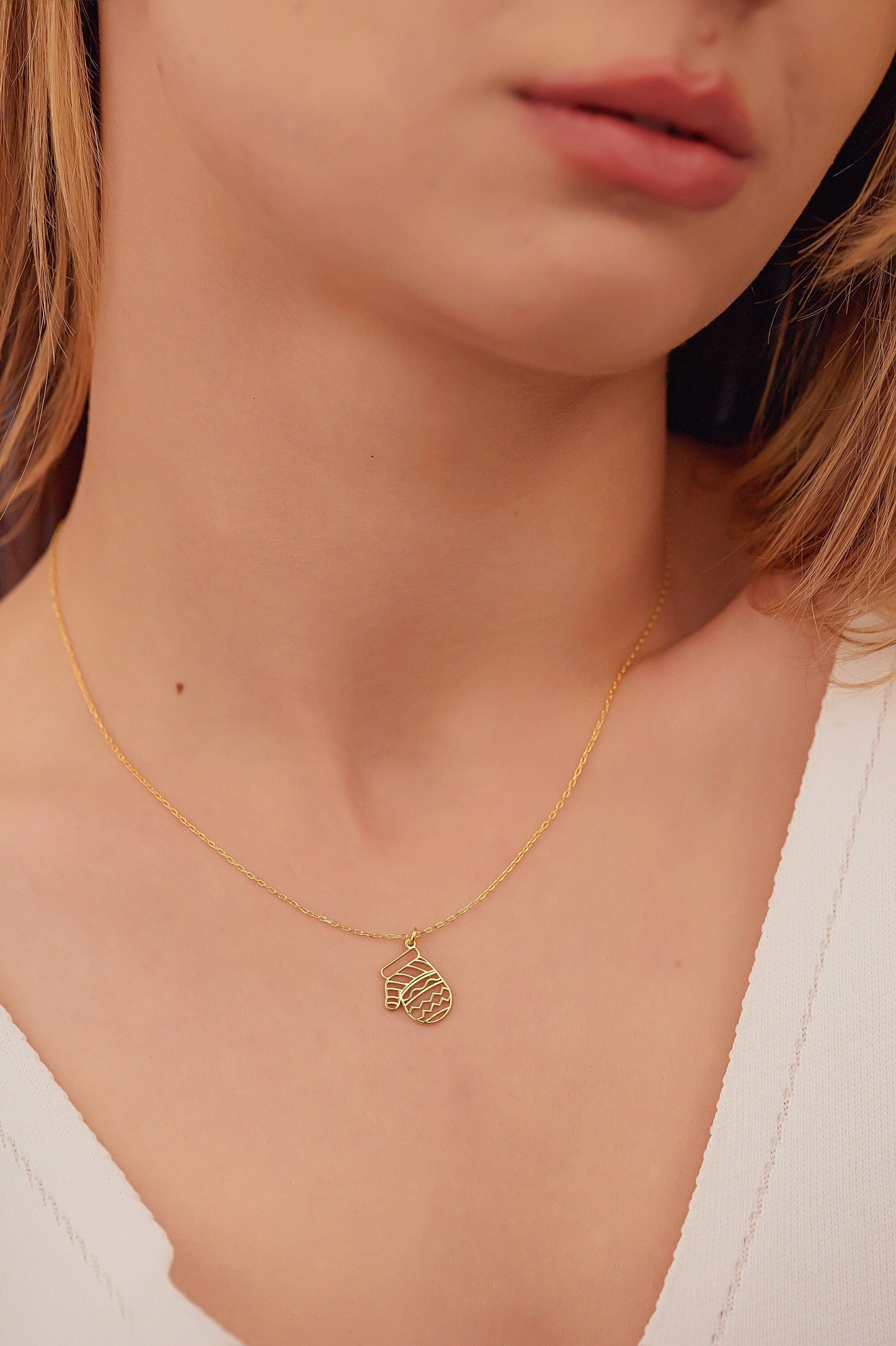 Christmas Glove Necklace - Winter Glove Necklace - Winter Jewellery - Snow Glove Necklace - Dainty Necklace - Minimalist Necklace