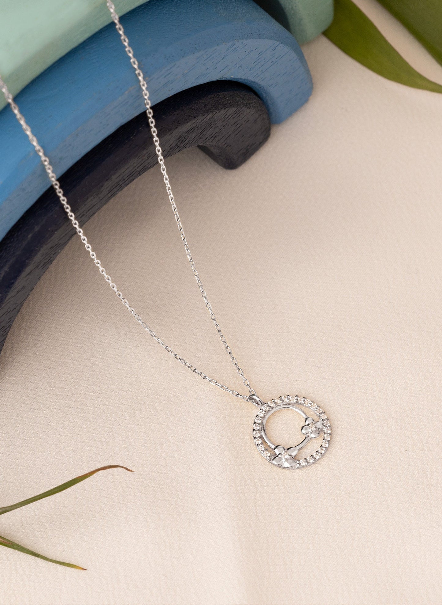 Circle Daisy Flower Necklace With CZ Stone - Diamond Daisy Necklace - Flower Pendant Necklace - Necklace for Women - Gift for Her