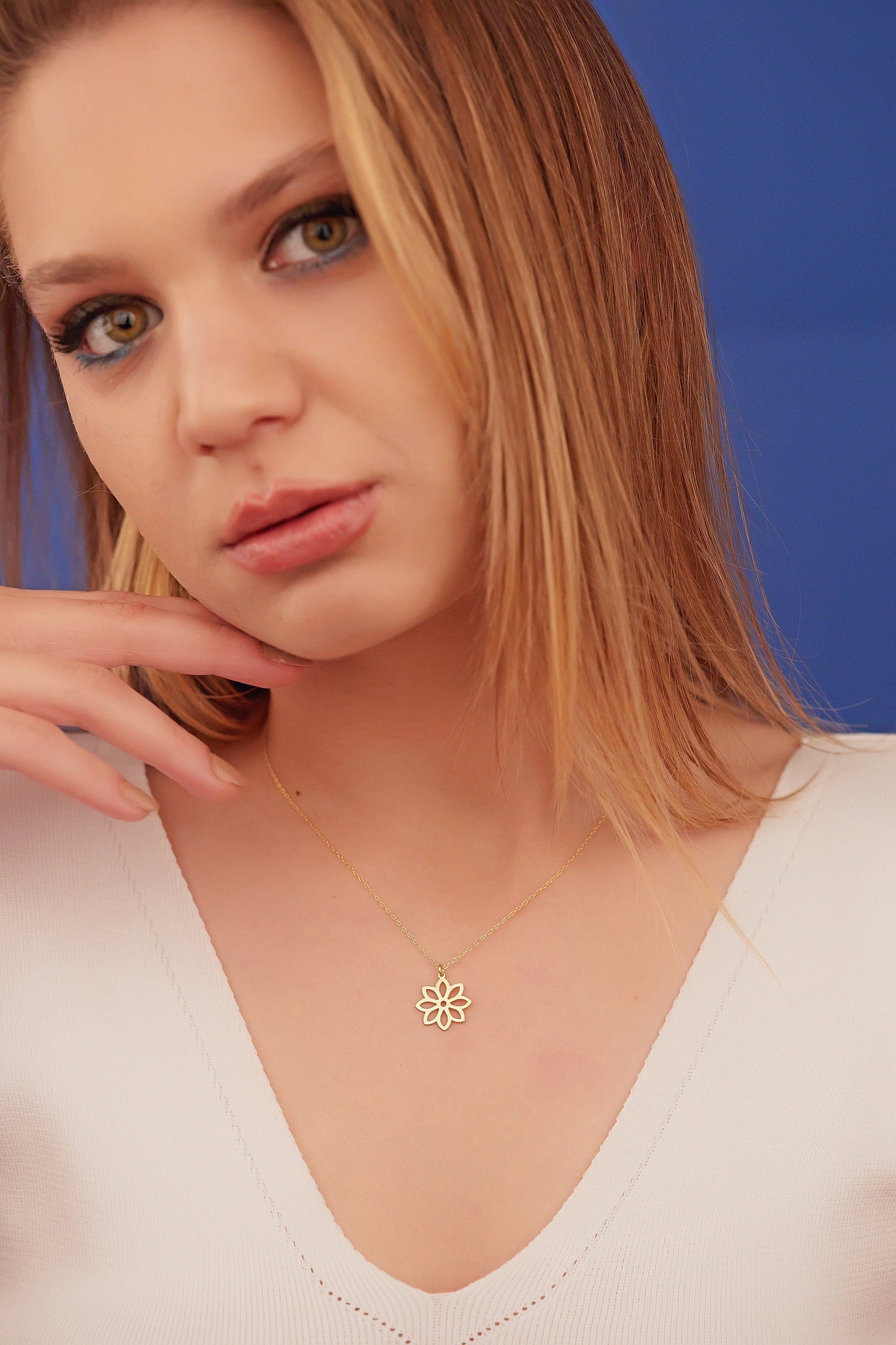 Tiny Little Daisy Flower Necklace - Daisy Necklace - Flower Pendant Necklace - Dainty Plant Jewelry - Necklace for Women - Gift for Her
