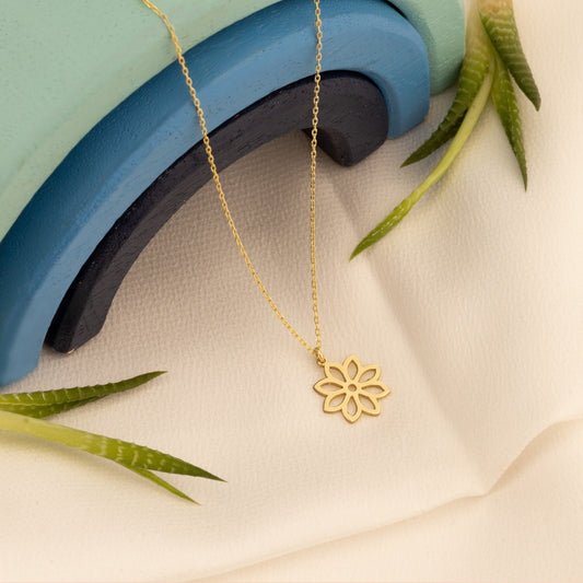 Tiny Little Daisy Flower Necklace - Daisy Necklace - Flower Pendant Necklace - Dainty Plant Jewelry - Necklace for Women - Gift for Her