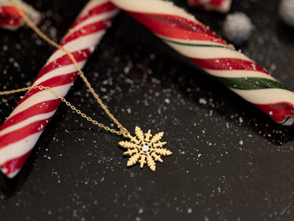 Christmas Snowflake Necklace - Winter Jewellery - Christmas Gift -  Snowflake Gifts - Snowflake Necklace With CZ Stone - Christmas Necklace